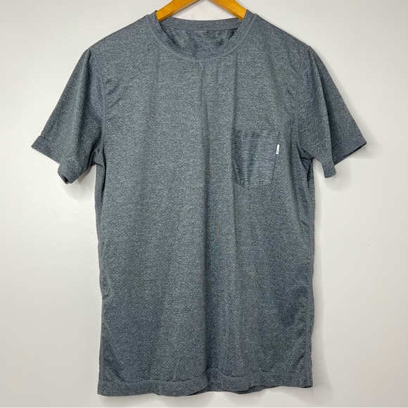 Vuori Other - Vuori Tradewind Performance Pocket Tee Shirt Gray Size Mens Medium